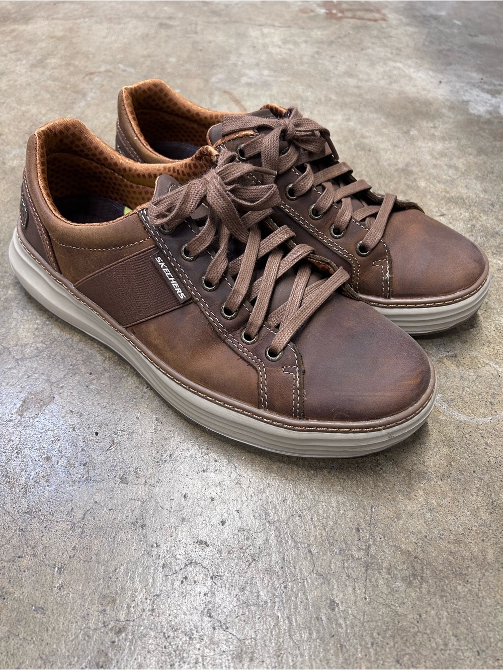 Men’s Sketchers Low-Top Leather Lace-Up Sneakers